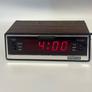 Vintage Wood Grain Spartus Digital Alarm Clock Red Display Working condition MCM